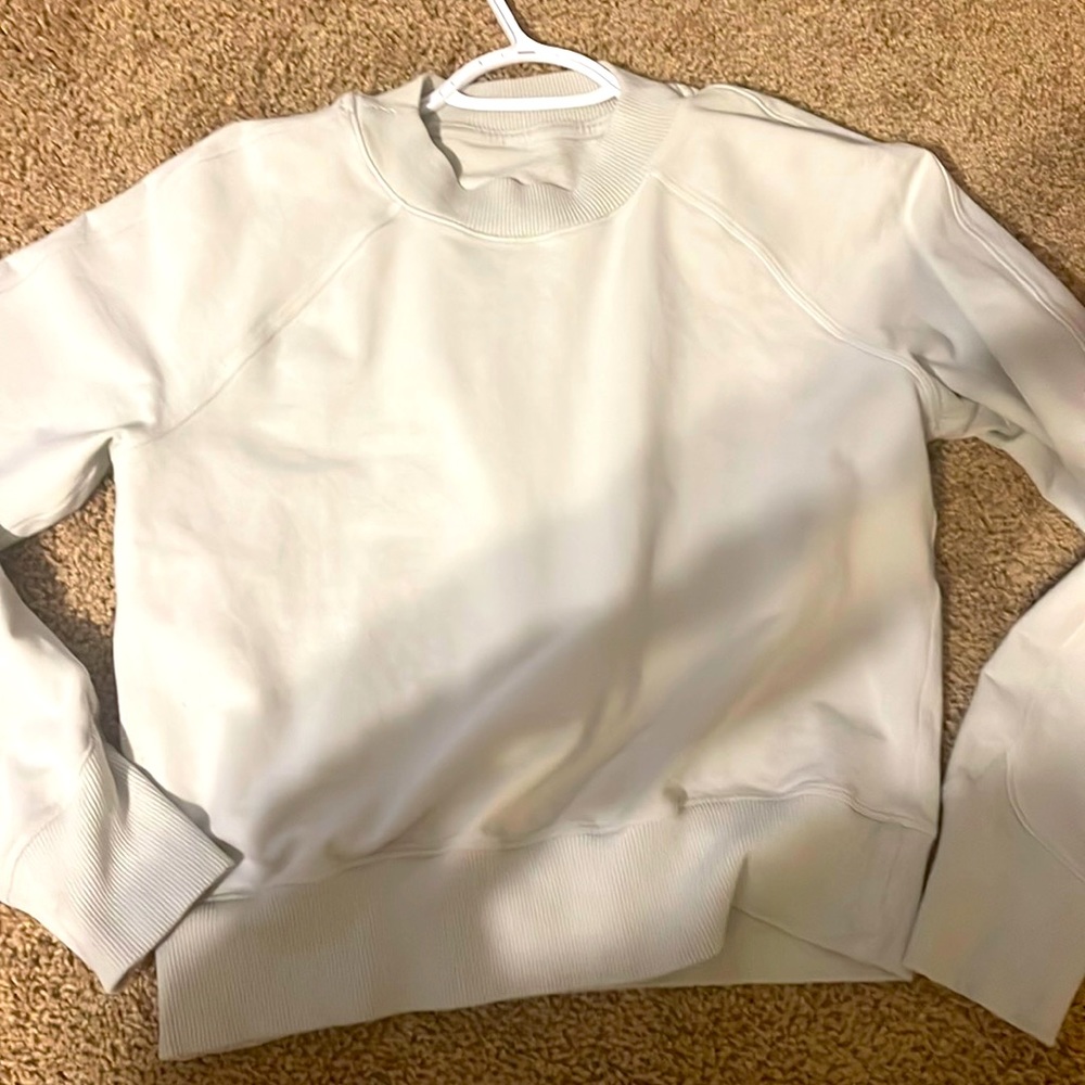 LULULEMON! cropped sweatshirt